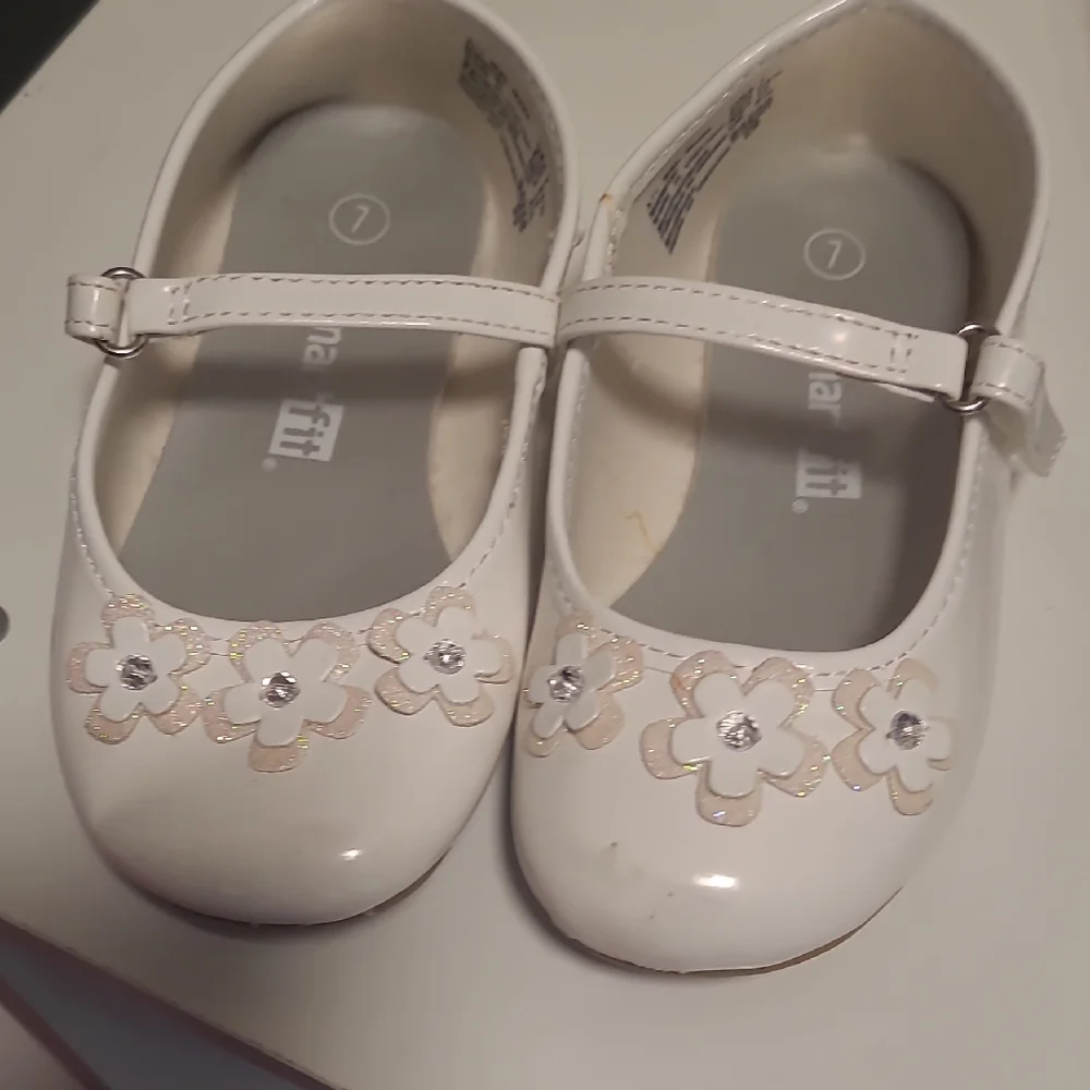 Smartfit White Floral Dress Shoes for Kids